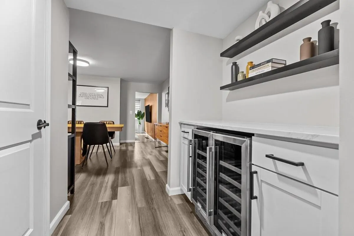 Group-Friendly 4 Bedroom 5 Bathroom Pets Ok Close To Stadium Pittsburgh
