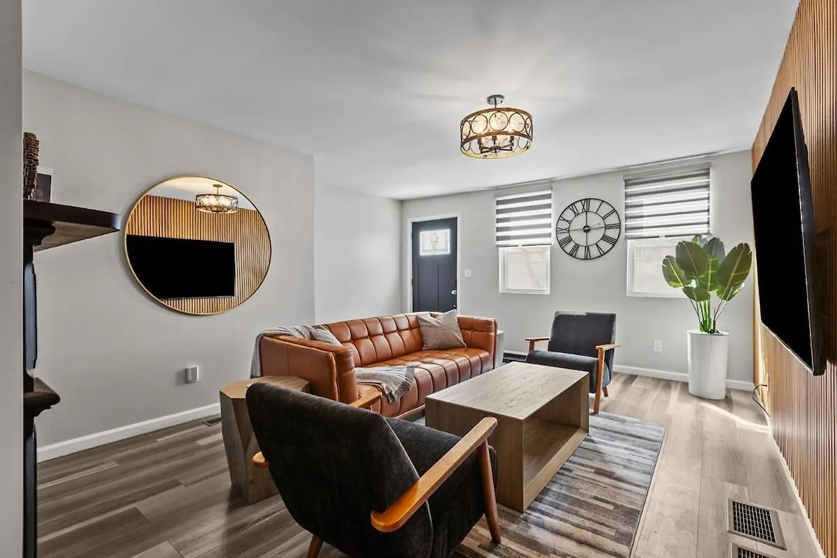 Group-Friendly 4 Bedroom 5 Bathroom Pets Ok Close To Stadium Pittsburgh